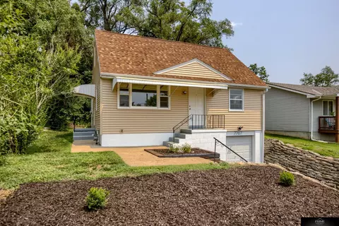 7707 N 33rd St, Omaha, NE 68112