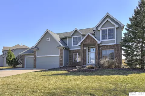 15661 King St, Bennington, NE 68007
