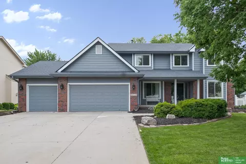 20749 Sequoia St, Elkhorn, NE 68022