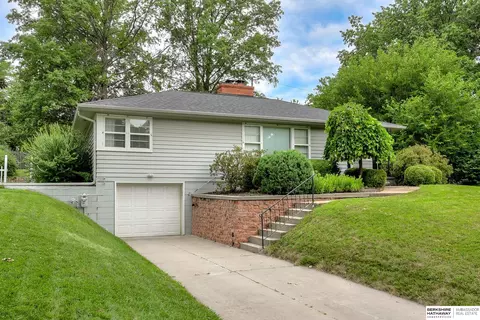 528 S 85th St, Omaha, NE 68114