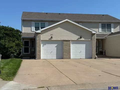 6227 Benjamin Pl, Lincoln, NE 68516