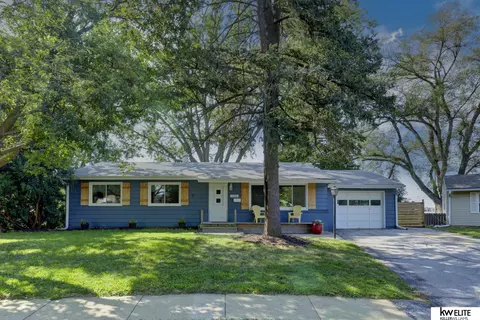 716 Pluma Dr, Bellevue, NE 68005