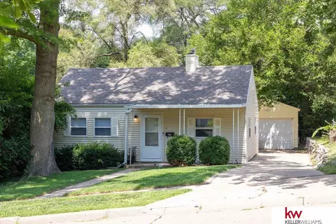 6624 Charles St, Omaha, NE 68132