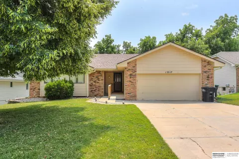 15517 Summerwood Dr, Omaha, NE 68137