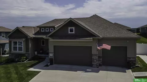 965 Elm Cir, Springfield, NE 68059 photo 4