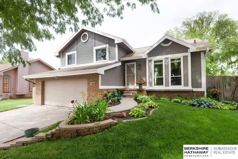 2410 Laura Cir, Papillion, NE 68046