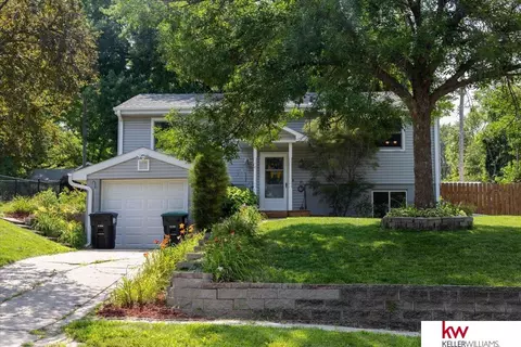 1116 N 105 St, Omaha, NE 68114