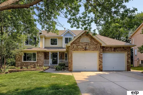 1102 Magnolia Cir, Papillion, NE 68046