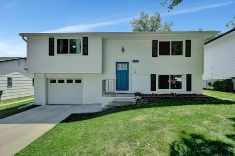 5012 Goldenrod Ln, Lincoln, NE 68512