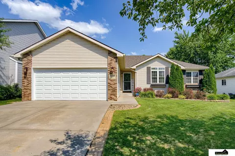 7430 S 18th St, Lincoln, NE 68512
