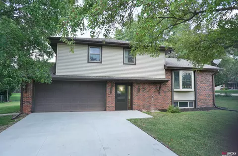 3510 Daniel Rd, Lincoln, NE 68506