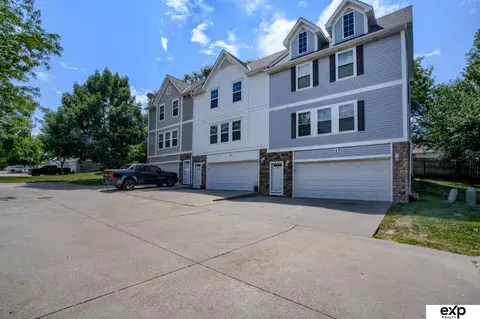 4458 N 147 Plz, Omaha, NE 68116