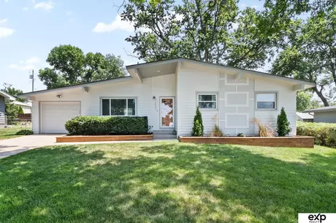 3415 Gateway Rd, Elkhorn, NE 68022