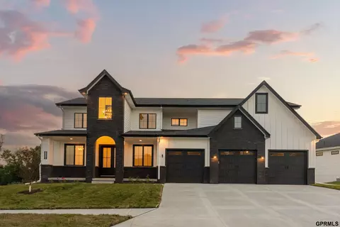 20601 Laurel Ave, Elkhorn, NE 68022