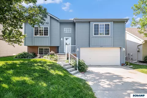 18113 Edna St, Omaha, NE 68136