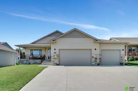 10101 White Pine Rd, Lincoln, NE 68527