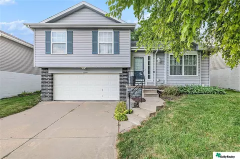 16616 Erskine St, Omaha, NE 68116