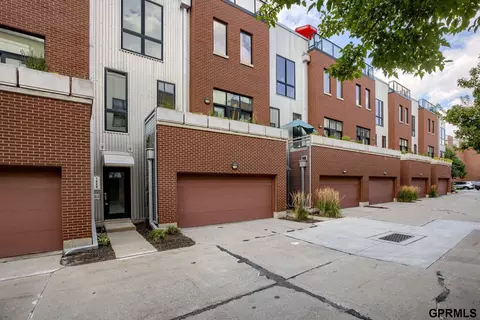 1226 Marcy Plz, Omaha, NE 68108