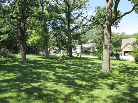 00 Fairway Drive Bay Bay E, Plattsmouth, NE 68048