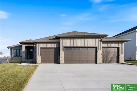 5402 N 212th St, Elkhorn, NE 68022