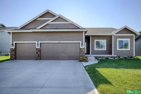 13537 S 55th St, Papillion, NE 68133