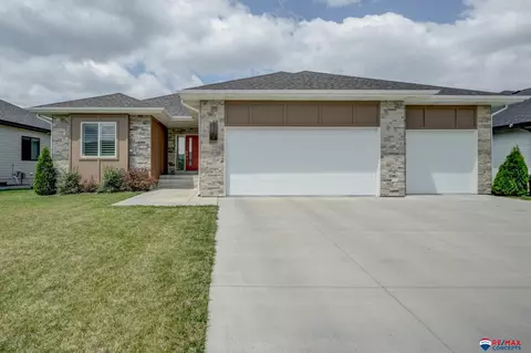 521 N 105th St, Lincoln, NE 68527