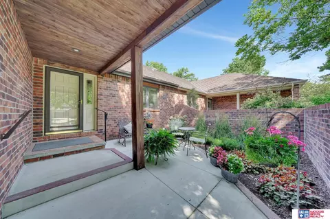 717 Lancashire Ct, Lincoln, NE 68510