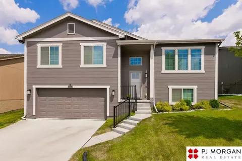 7719 N 82 Ave, Omaha, NE 68122
