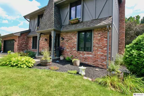 16235 Bancroft Cir, Omaha, NE 68130