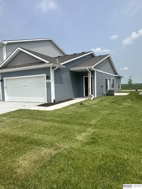 2160 N Aaron Way, Fremont, NE 68025