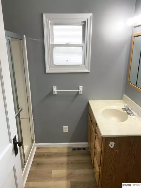 Bath - 218 7th St, Uehling, NE 68063 photo 2 of 3