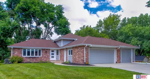 8100 Lamplighter Cir, Lincoln, NE 68510