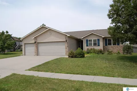 5820 Bridle Ln, Lincoln, NE 68516