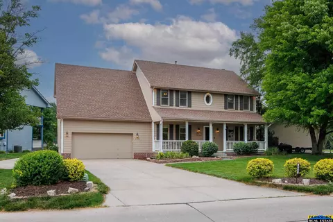 600 Shorewood Ln, Waterloo, NE 68069