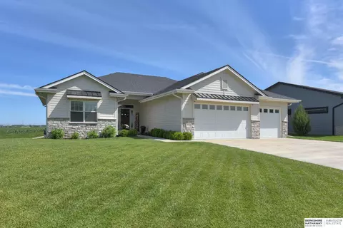 710 N 10th Ave, Springfield, NE 68059