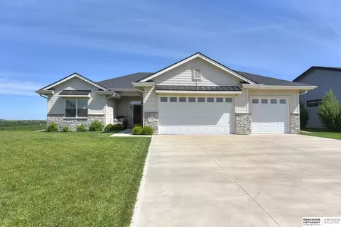 710 N 10th Ave, Springfield, NE 68059 photo 2