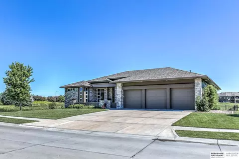 13006 Scott St, Omaha, NE 68142