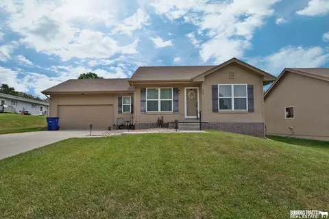 260 Eastwood Dr, Louisville, NE 68037