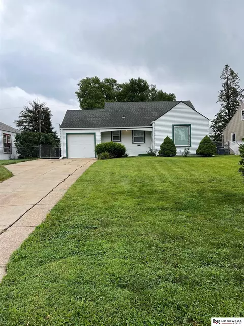 6107 Belvedere St, Omaha, NE 68111