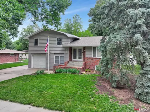 352 E Bek Ave, Seward, NE 68434