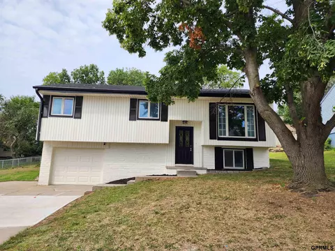 8714 S 142nd Ave, Omaha, NE 68138