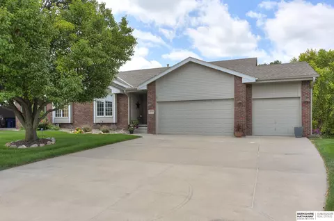 15530 Parker St, Omaha, NE 68154