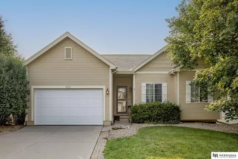10711 Winding River Dr, Bellevue, NE 68123