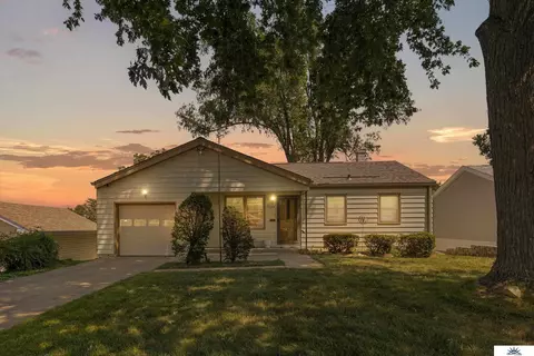 2135 S 49th Ave, Omaha, NE 68106