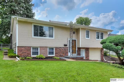 12559 Bartels Dr, Omaha, NE 68137