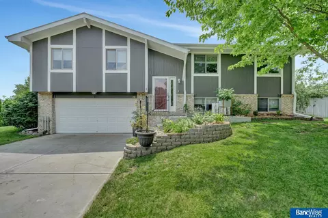 8125 Lea Rae Pl, Lincoln, NE 68516