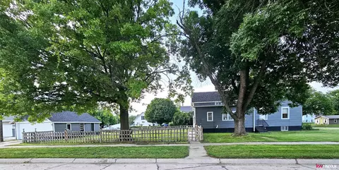 511 12 S Saunders Ave, Sutton, NE 68979