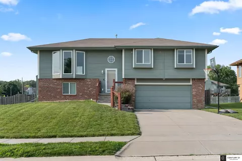 1802 Ashwood St, Papillion, NE 68133