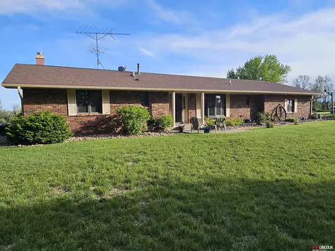 1317 15 Rd, Geneva, NE 68361