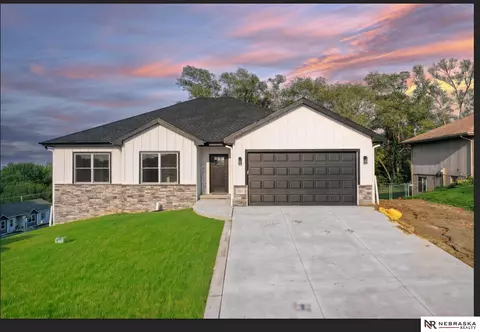 1011 Meadow Dr, Plattsmouth, NE 68048